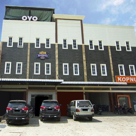 Oyo 2310 Residence 68 Pematang Siantar Buitenkant foto