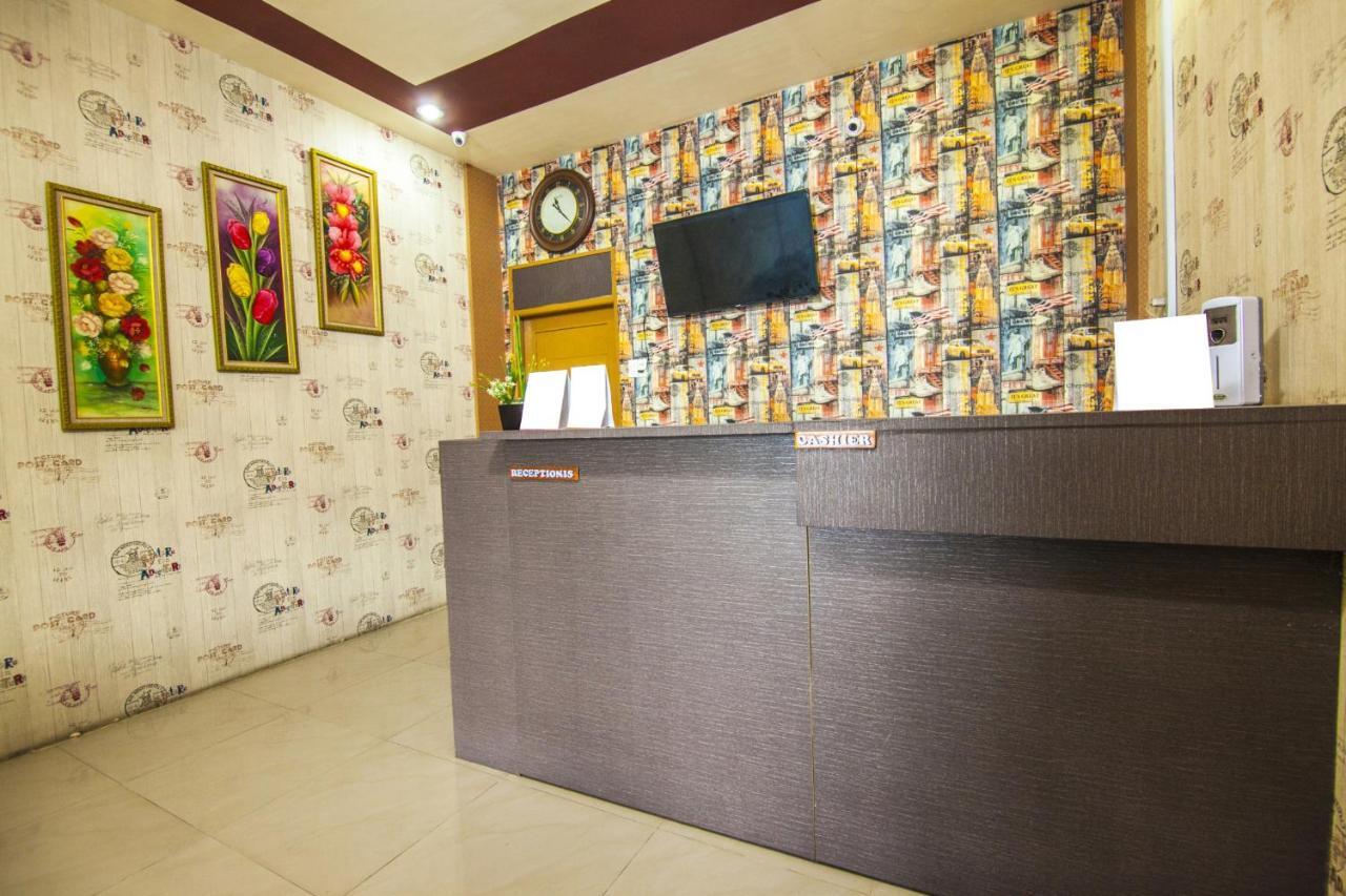 Oyo 2310 Residence 68 Pematang Siantar Buitenkant foto