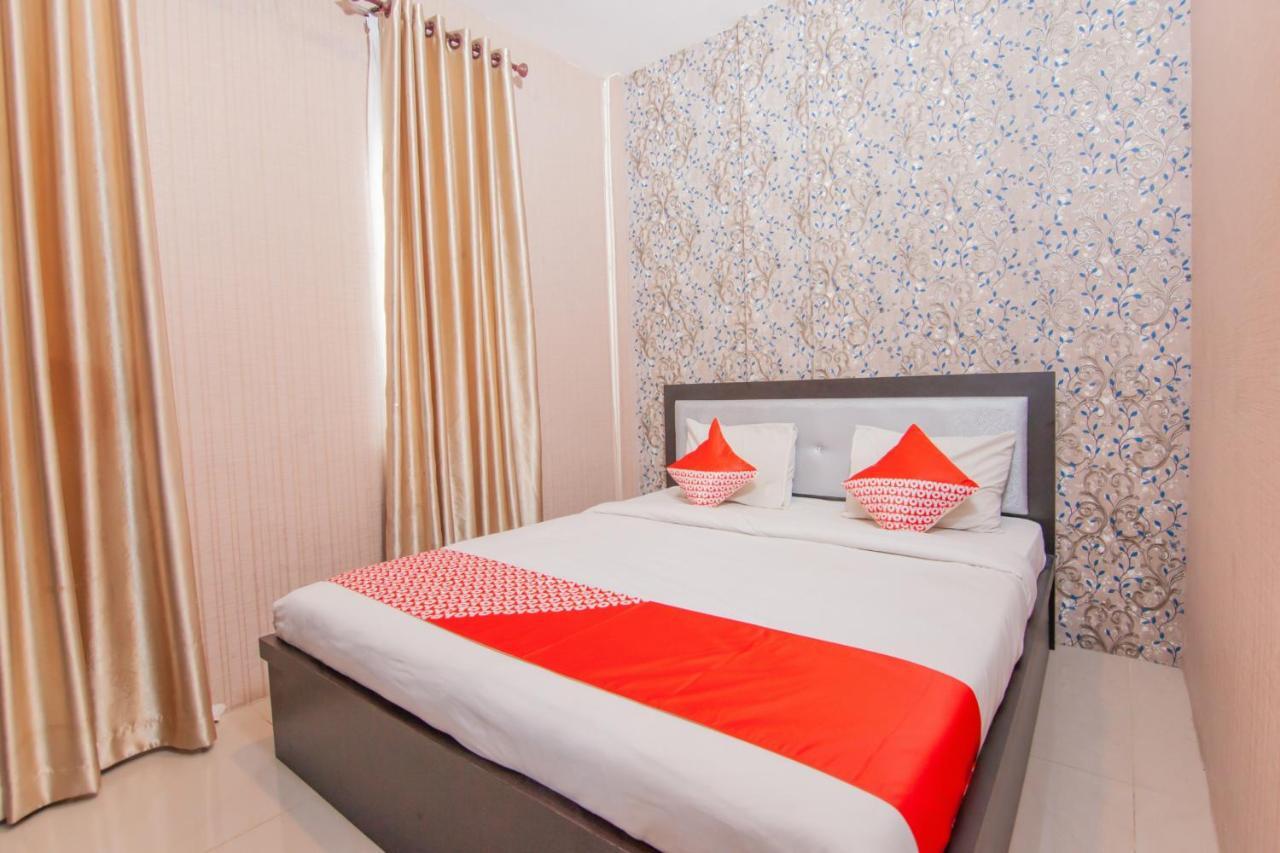 Oyo 2310 Residence 68 Pematang Siantar Buitenkant foto