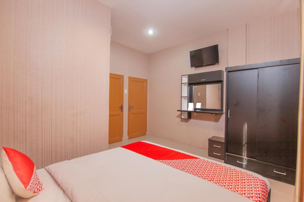 Oyo 2310 Residence 68 Pematang Siantar Buitenkant foto