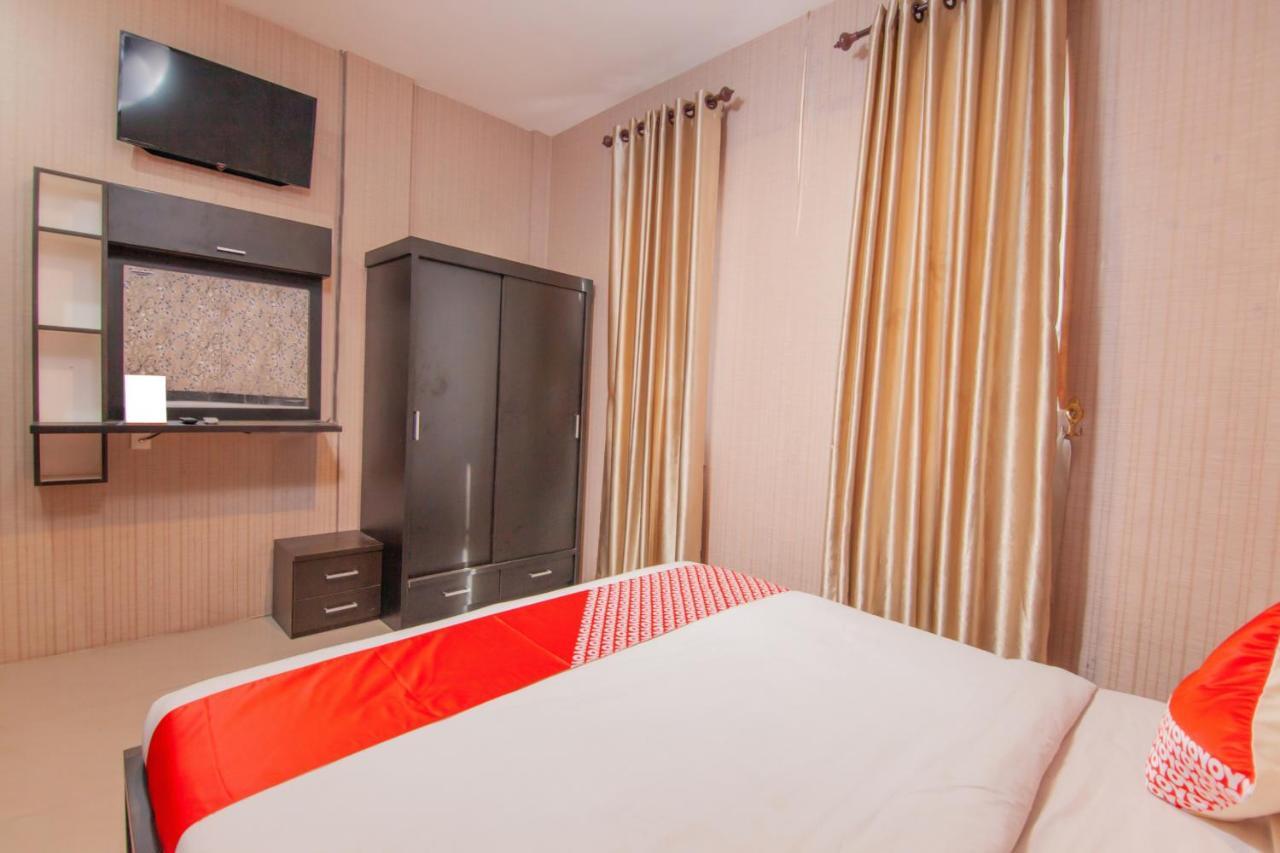Oyo 2310 Residence 68 Pematang Siantar Buitenkant foto