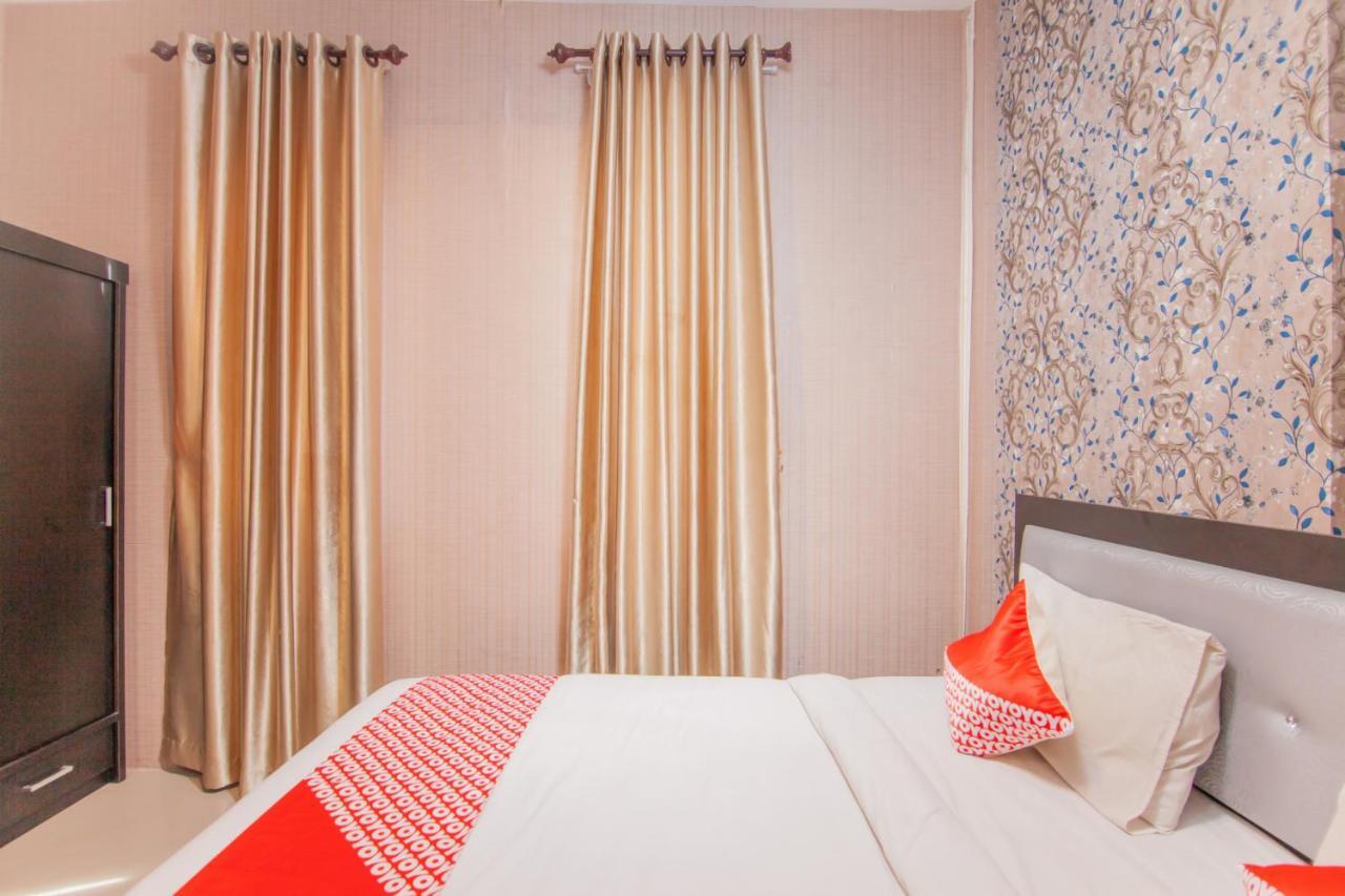 Oyo 2310 Residence 68 Pematang Siantar Buitenkant foto
