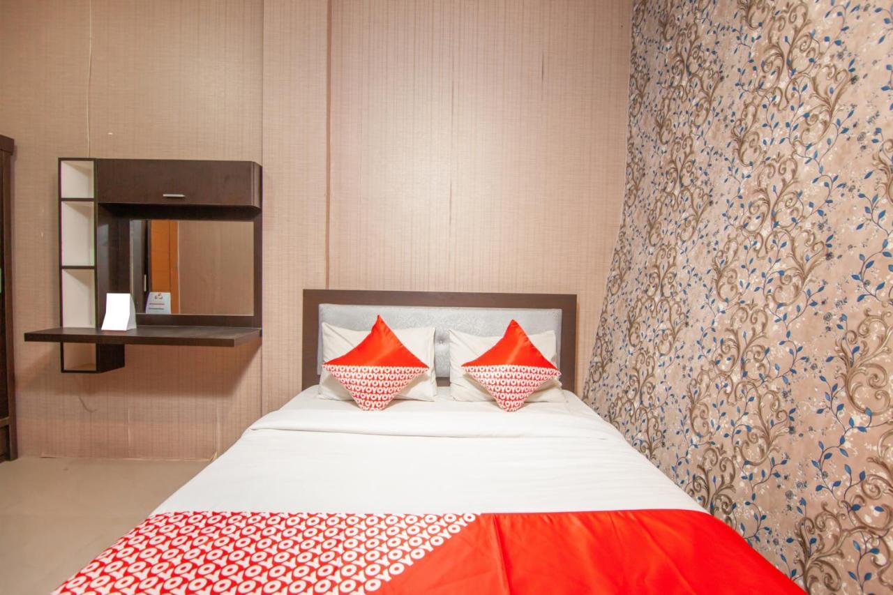 Oyo 2310 Residence 68 Pematang Siantar Buitenkant foto