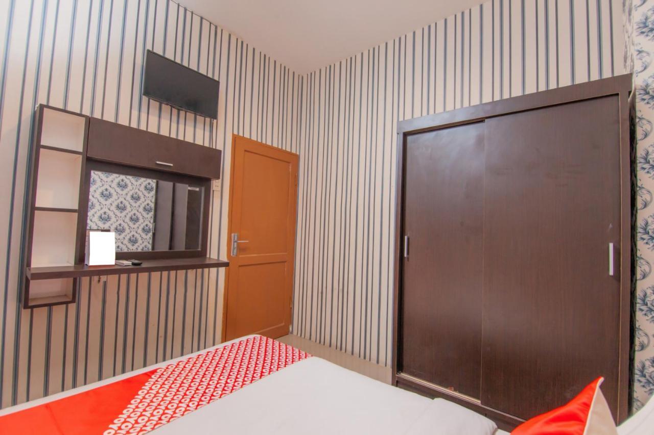 Oyo 2310 Residence 68 Pematang Siantar Buitenkant foto
