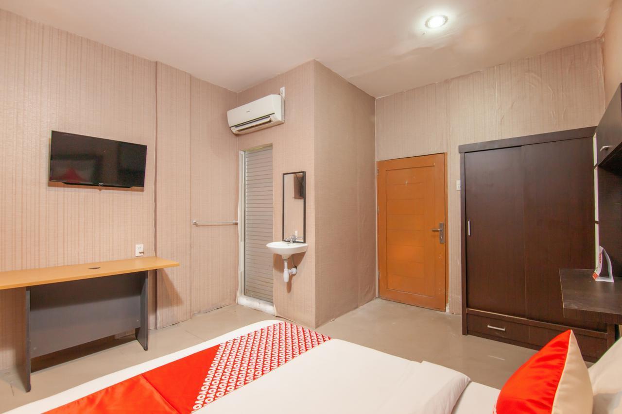 Oyo 2310 Residence 68 Pematang Siantar Buitenkant foto